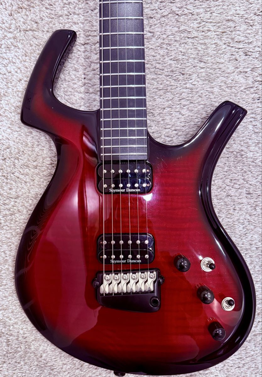 MINT Condition- 2008 Parker FLY Guitar with original Seymour-Duncan Pickups