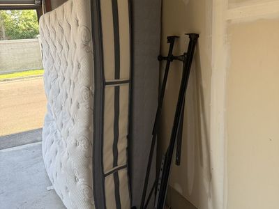 Beautyrest Recharge king size Mattress Set with Box Spring and Metal Frame
