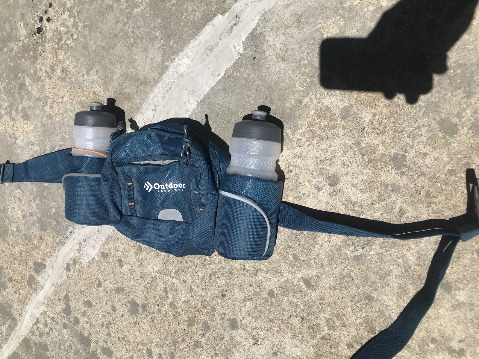 Runners hip pack with two water bottles brand new
