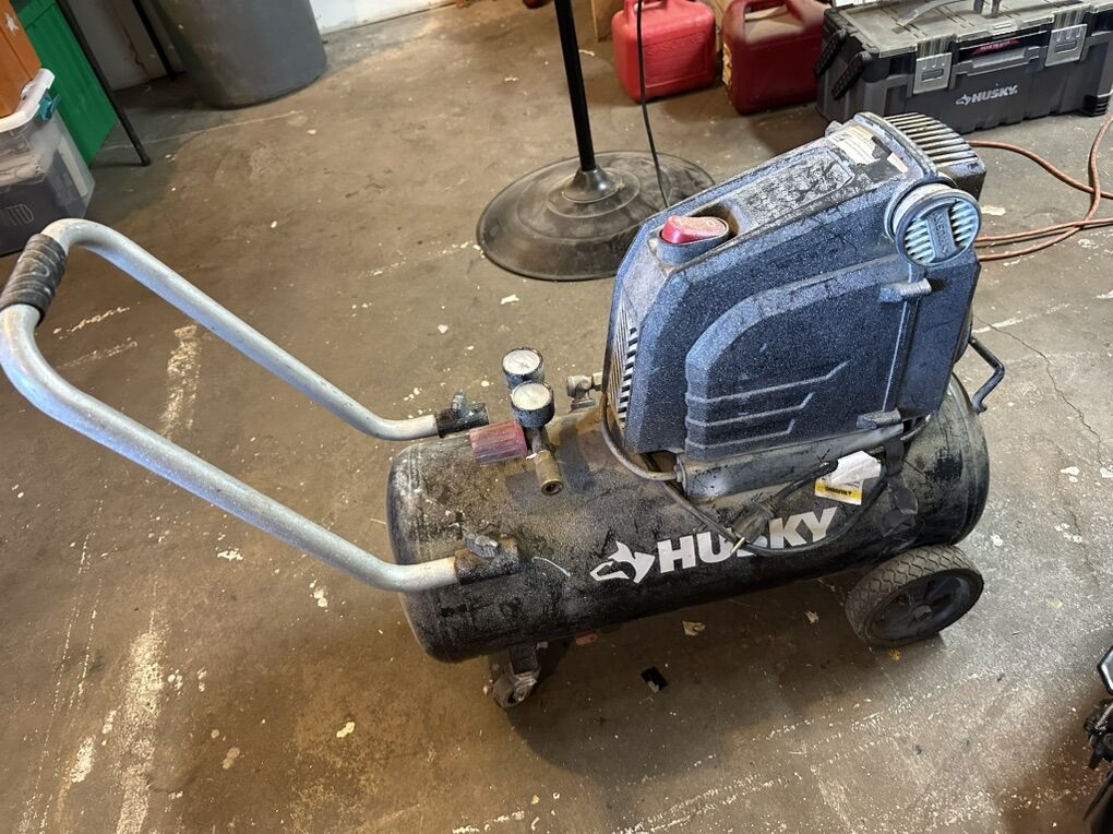 Husky 8 Gallon Hot Dog Air Compressor