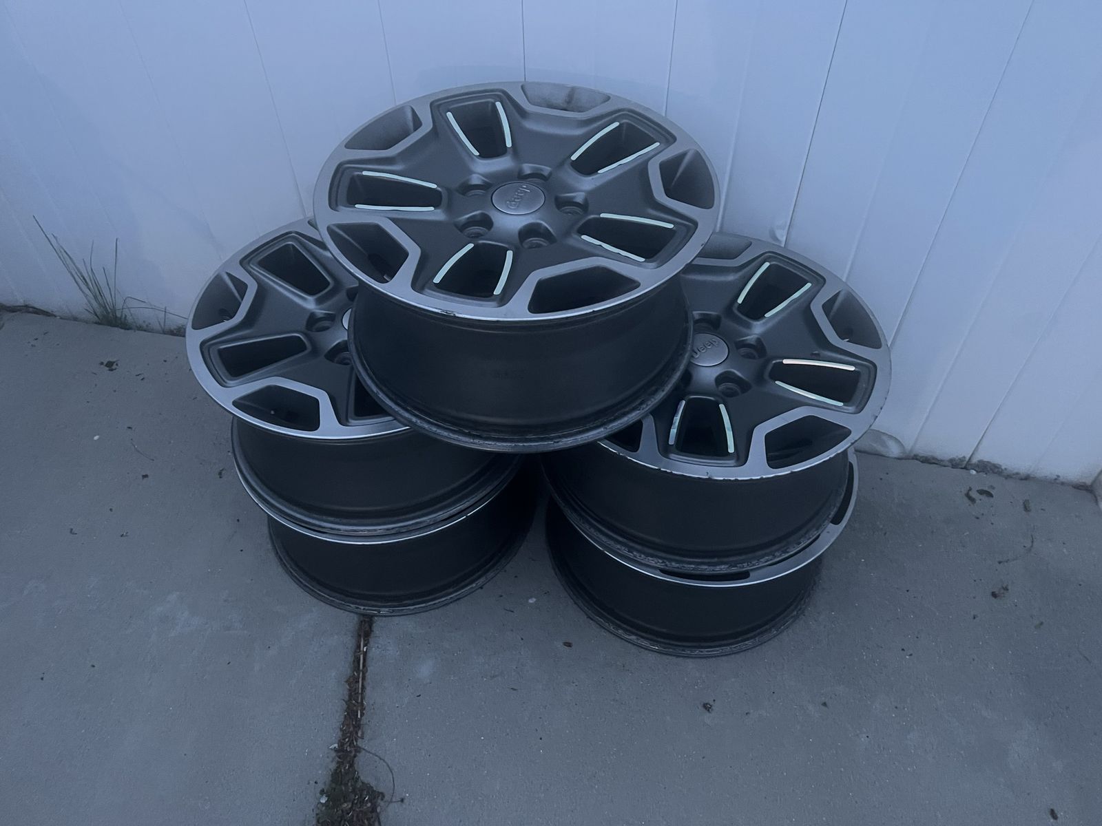 5 Jeep Rubicon 17 Inch Wheels