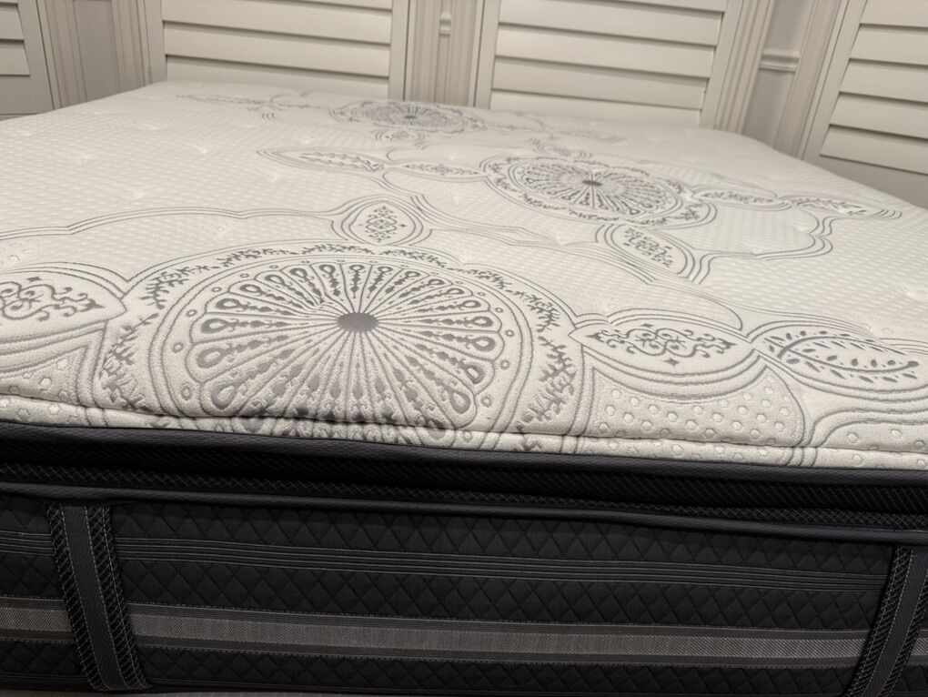 Beautyrest Black pillowtop King Mattress! $500