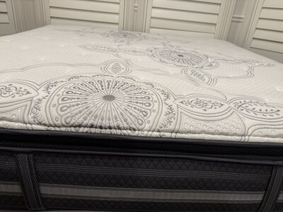Beautyrest Black pillowtop King Mattress! $500