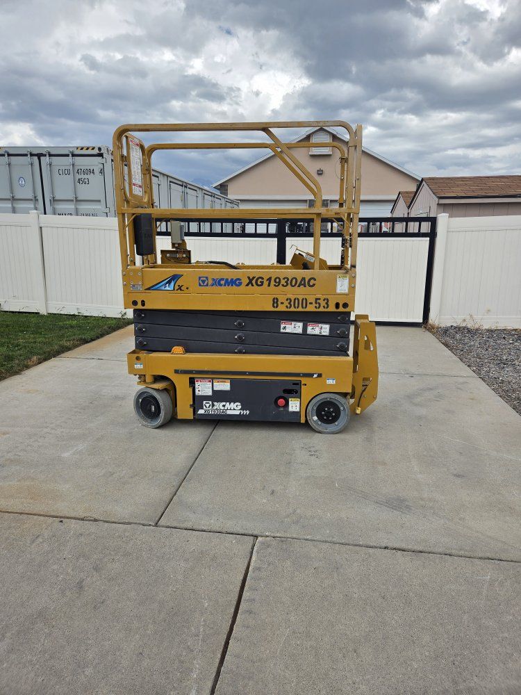 2023 XCMG XG1930AC Electric Scissor Lift Used