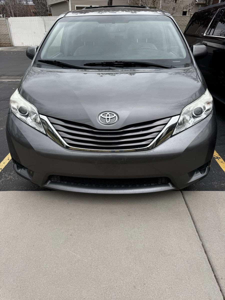 2015 Toyota Sienna LE 7 Passenger