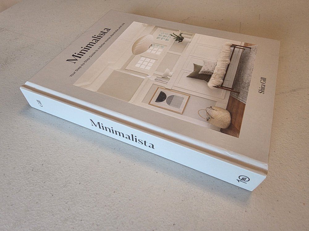Minimalista: Your Step-by-Step Guide to a Better Home, Wardrobe, and Life by Shira Gill