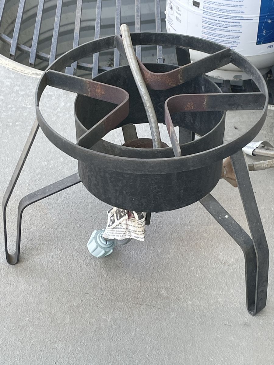 Bayou Classic outdoor High Pressure Burner / Cooker (Needs some cleaning, free to a good home!)