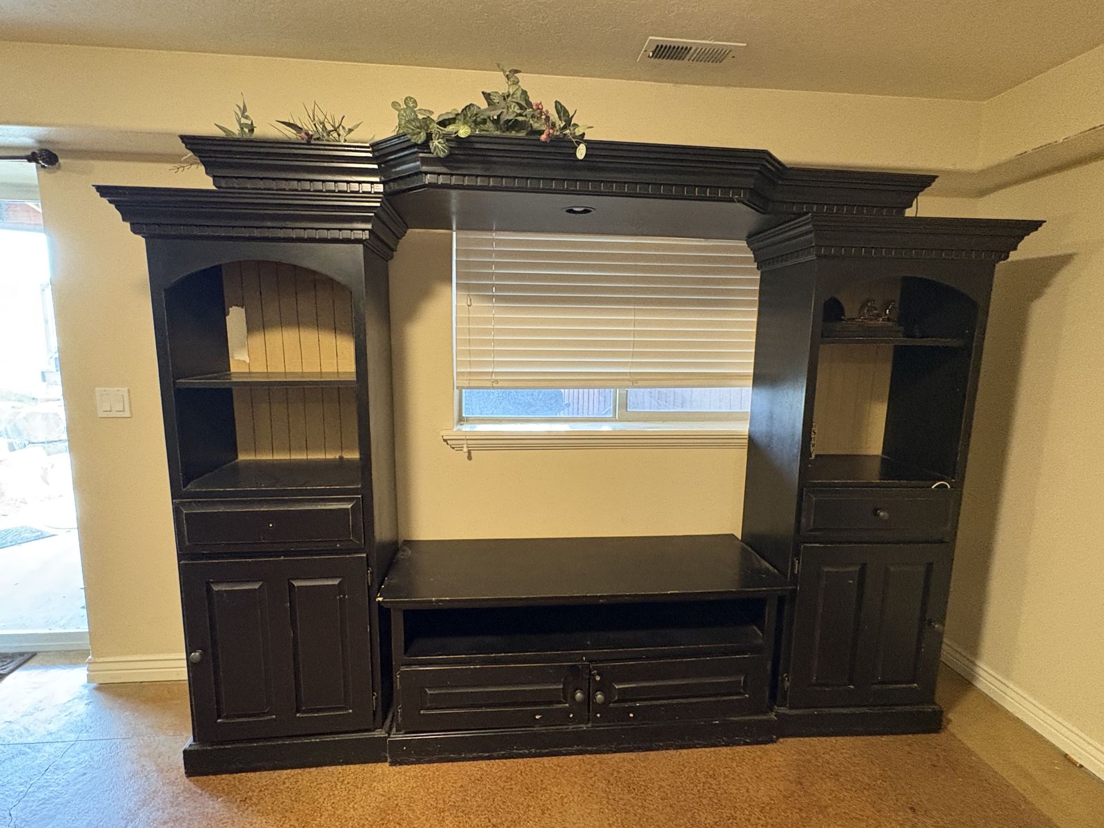 Entertainment center