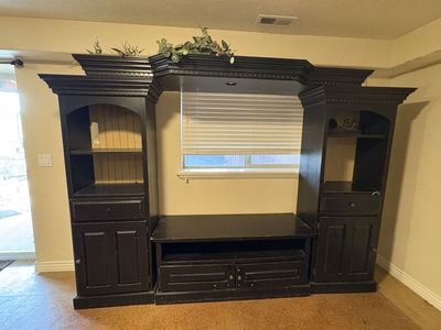 Entertainment center