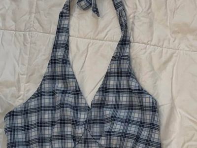 Hollister Plaid Halter Crop Top – Size L Fits M/Large Chest – Never Worn – Lehi