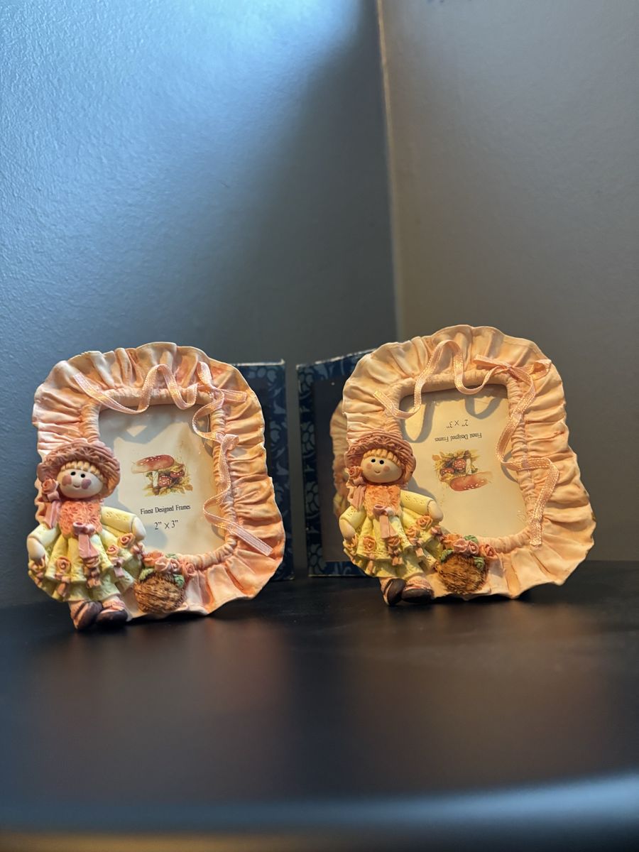 Cute Vintage Style Doll Picture Frame Set – Matching Paired