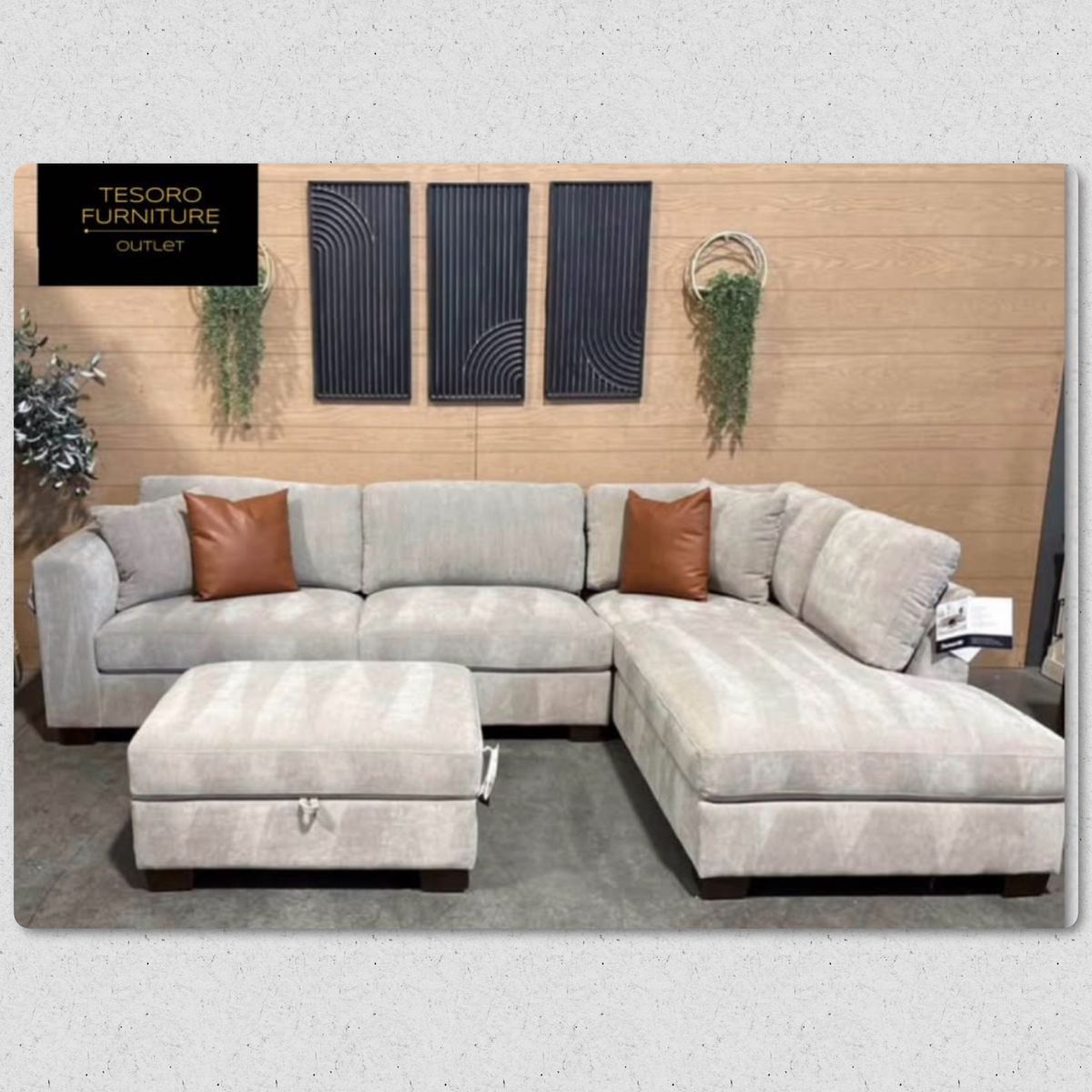 THOMASVILLE WALSEN SECTIONAL AND OTTOMAN