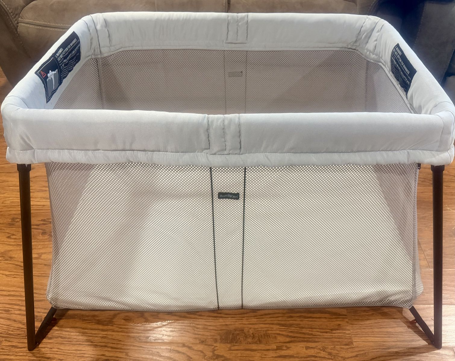 BabyBjorn Travel Crib Light, Silver Mesh Playard, Portable Baby Bassinet with Carry Bag