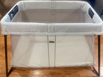 BabyBjorn Travel Crib Light, Silver Mesh Playard, Portable Baby Bassinet with Carry Bag