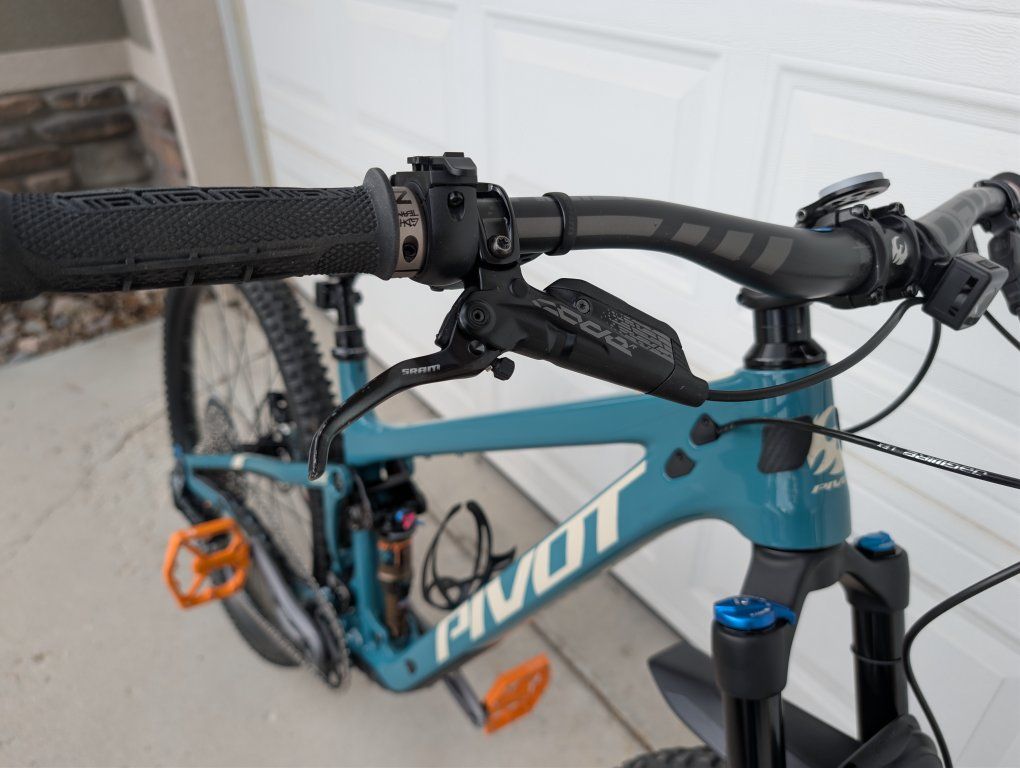 Pivot Switchblade Trail 429 - Carbon, Fox Factory Suspension, Eagle wireless transmission, DT Swiss Wheels.