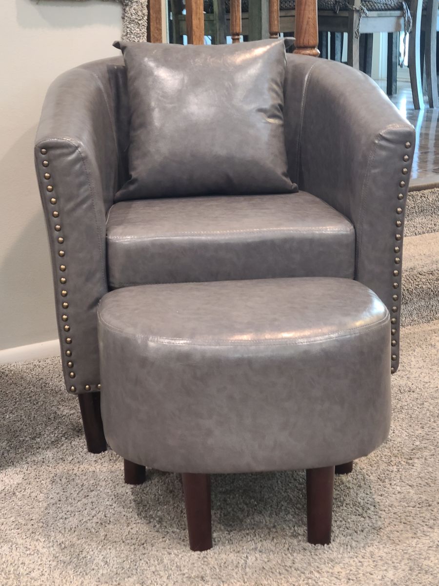 Accent Chair w/Pillow & Ottoman $80 obo