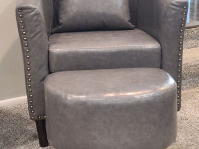 Accent Chair w/Pillow & Ottoman $80 obo