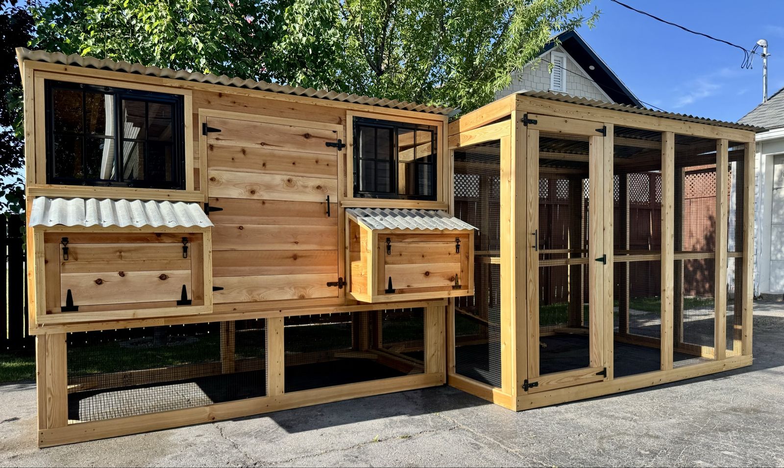 New Large Solid Wood Chicken Coop With Run