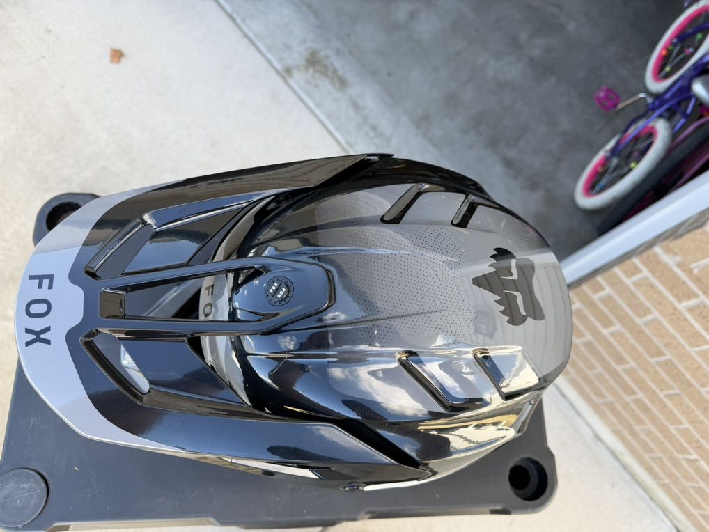 Fox V3 Helmet Size M