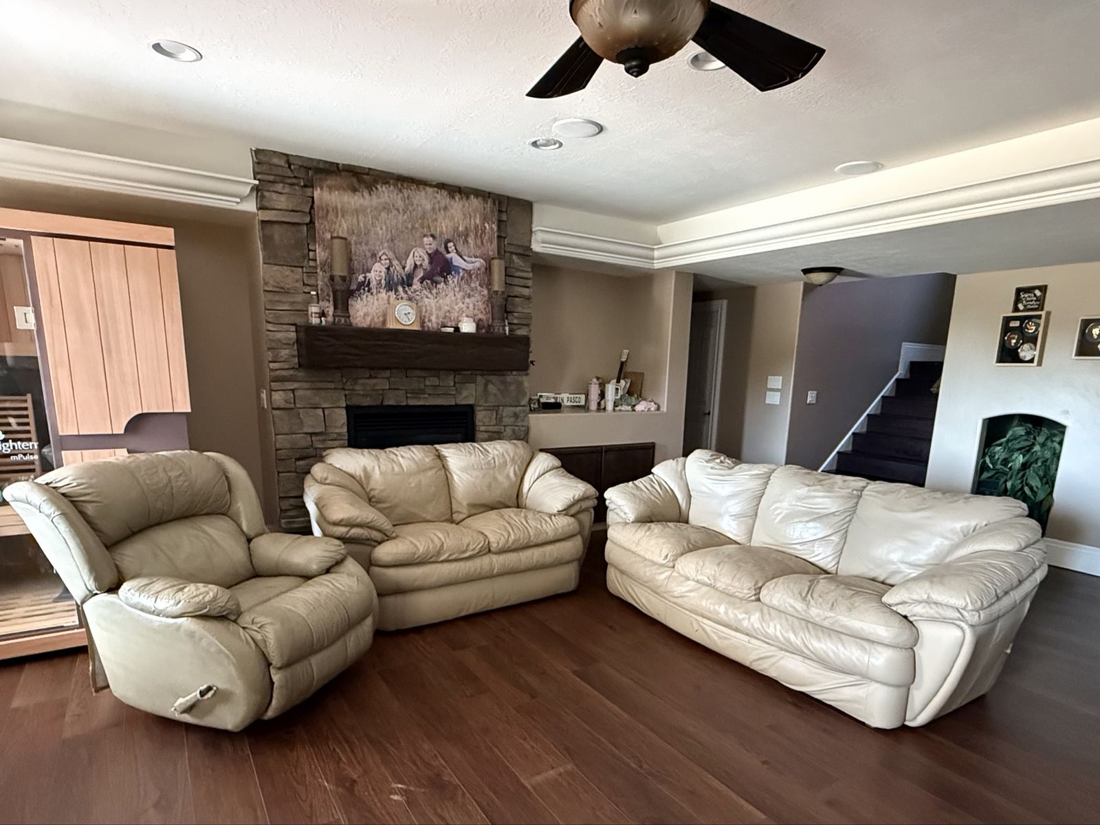 GENUINE BEIGE LEATHER COUCH & LOVESEAT WITH MATCHING RECLINER