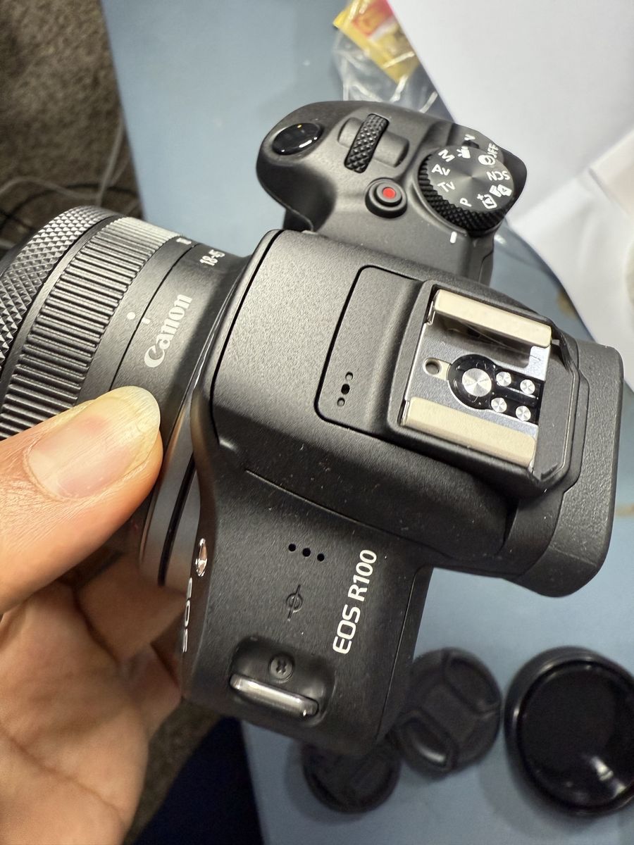 Canon R100 rfs 18-45mm