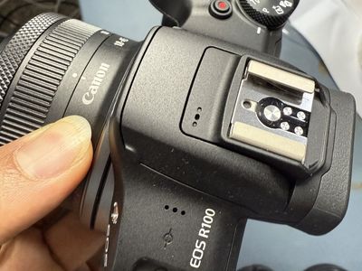 Canon R100 rfs 18-45mm