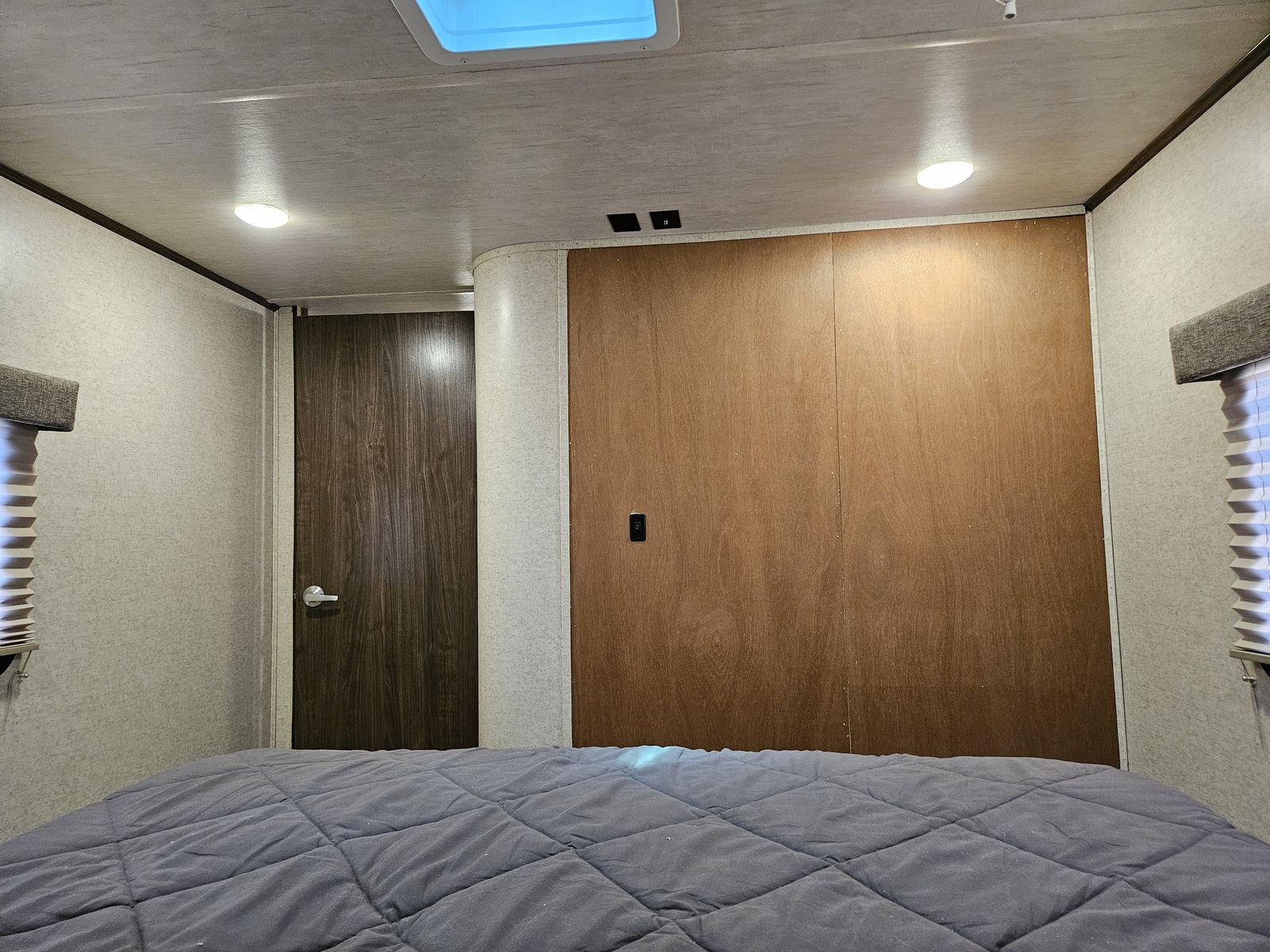 Main image 19