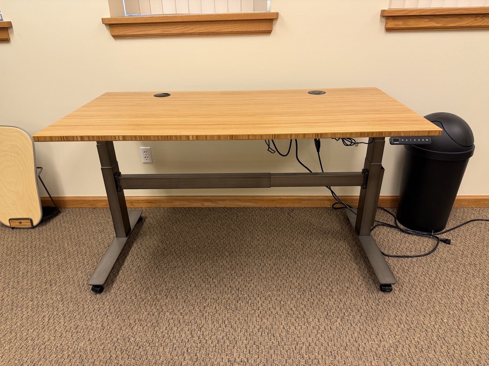 Uplift Desk
