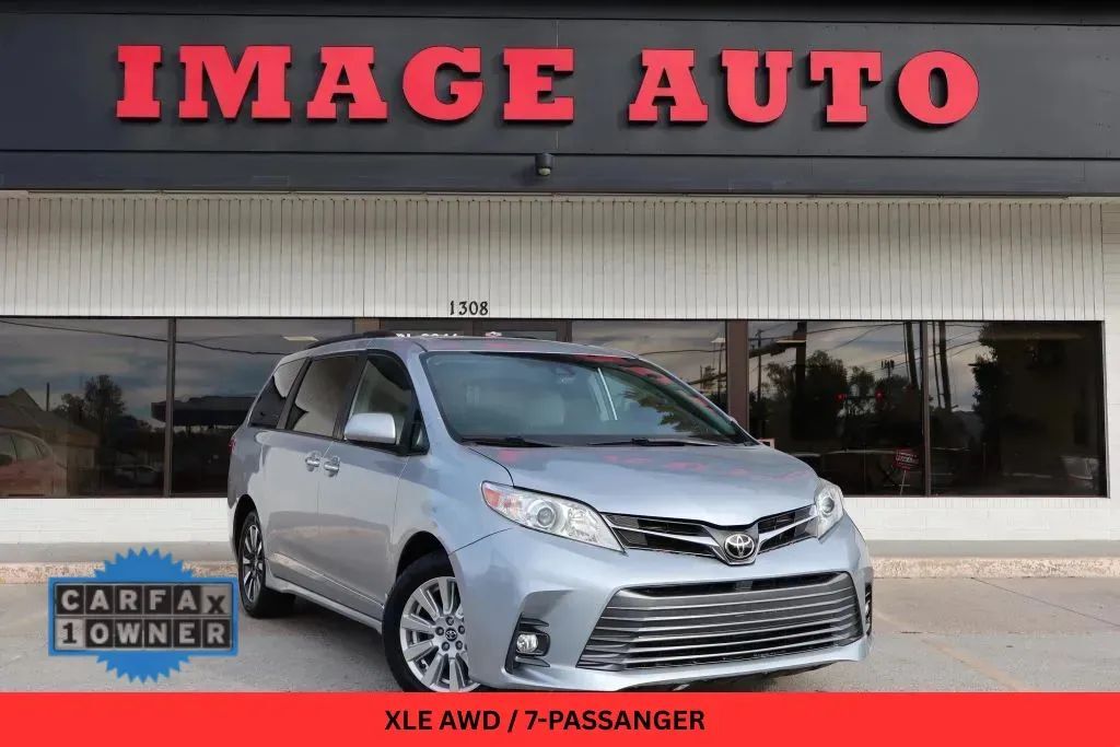 2019 TOYOTA SIENNA XLE