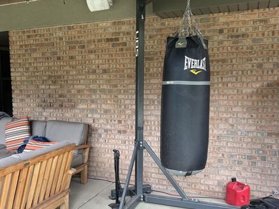 Everlast Heavy Punching Bag with Heavy Duty Free Standing Steel Mount