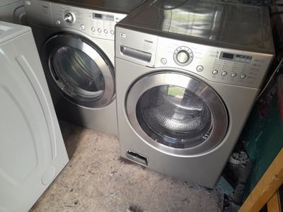 Beautiful LG Front Load Washer and GASS Dryer
