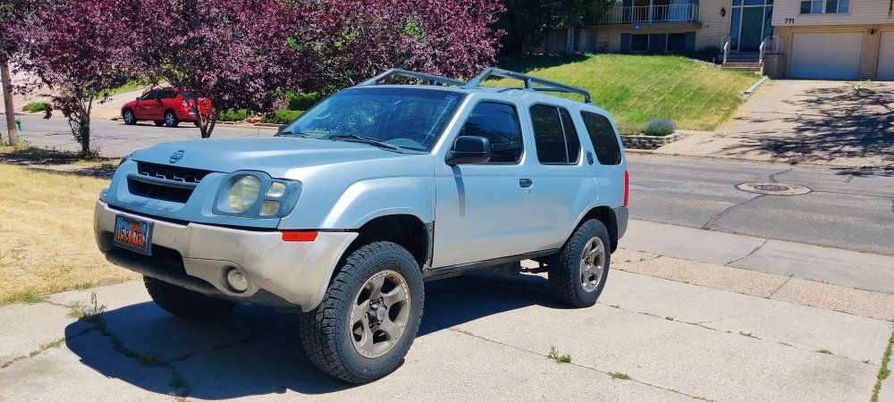 Nissan Xterra SUV - Silver, Roof Rack, Off-Road Tires