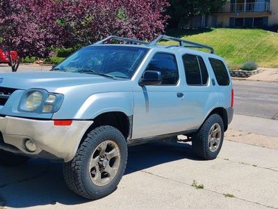 Nissan Xterra SUV - Silver, Roof Rack, Off-Road Tires