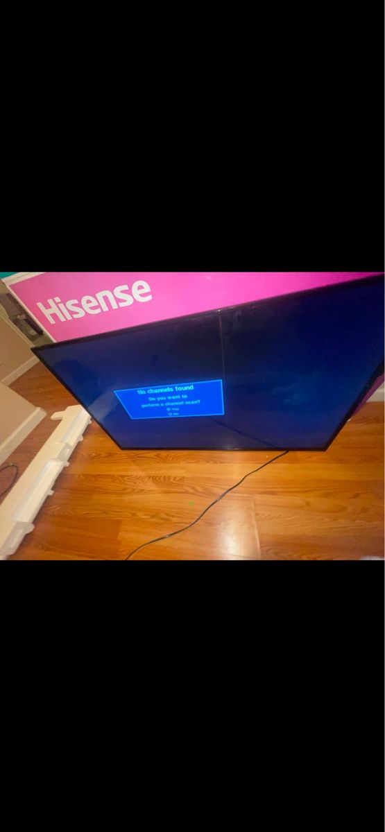 Hisense 50" UHD 4K Smart TV - Excellent Condition with Box