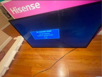 Hisense 50" UHD 4K Smart TV - Excellent Condition with Box