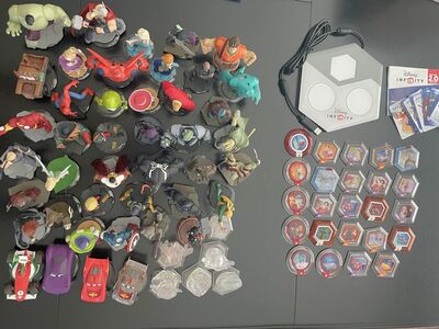 Disney Infinity 1 & 2 HUGE LOT 43 Characters + 6 Playsets + 24 Power Discs +Base