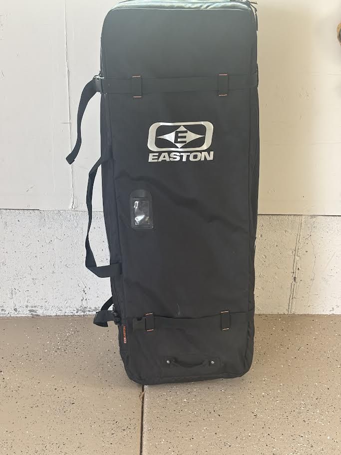 Large Easton bow roller bag