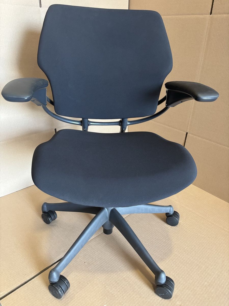 New Humanscale Freedom Office Chair