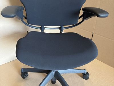 New Humanscale Freedom Office Chair