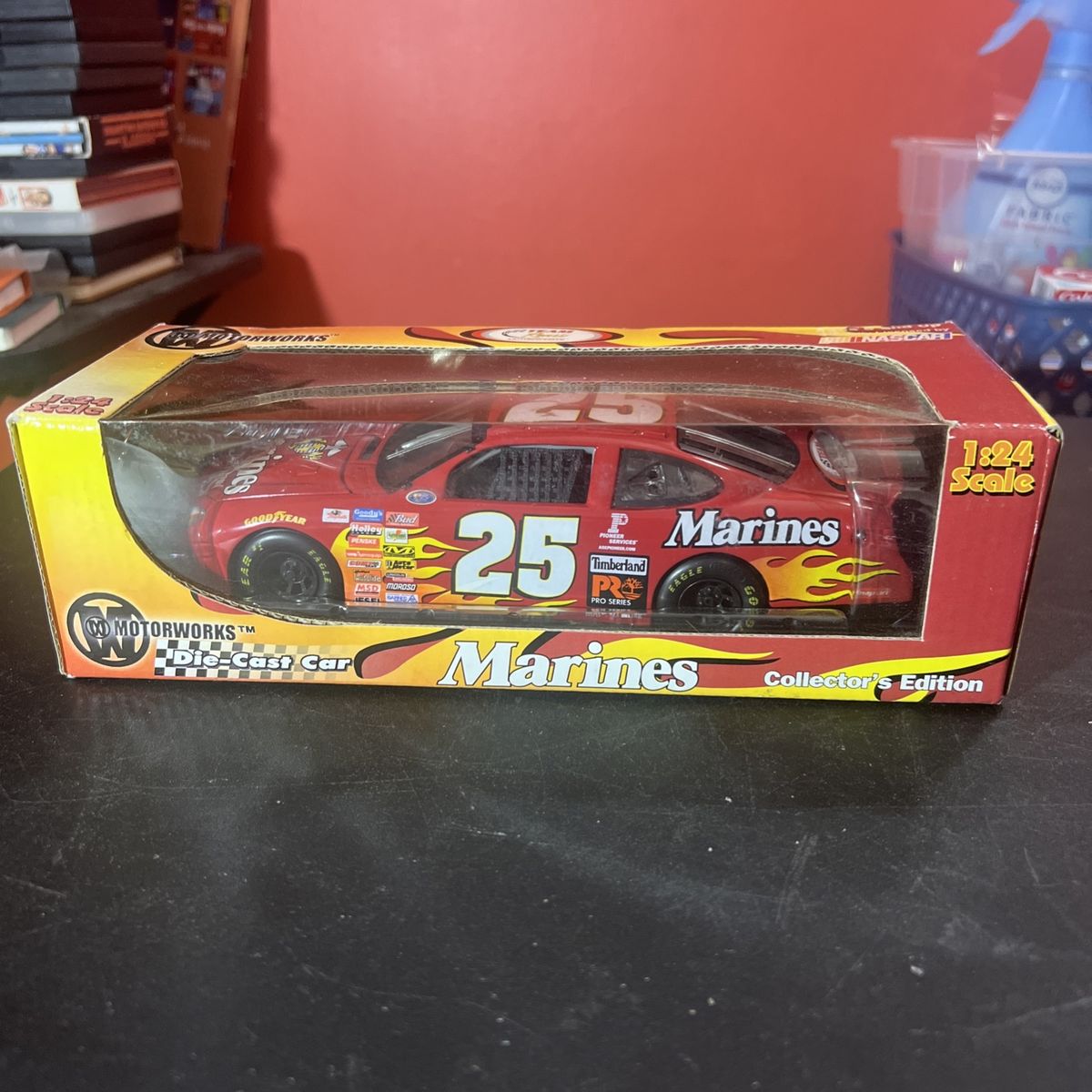 Bobby Hamilton JR #25 Stock Car US Marines 1:24