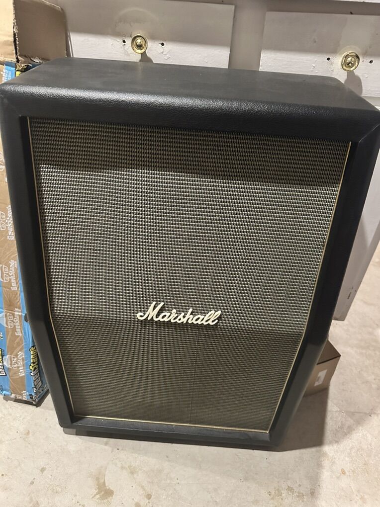 Marshall 2x12 Guitar Speaker Cabinet