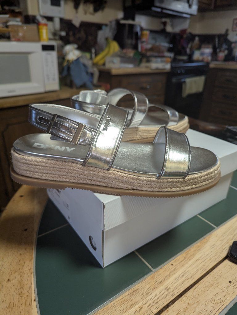 DKNY Bernae Silver Slingback Platform Espadrille Sandals Women's Size 10