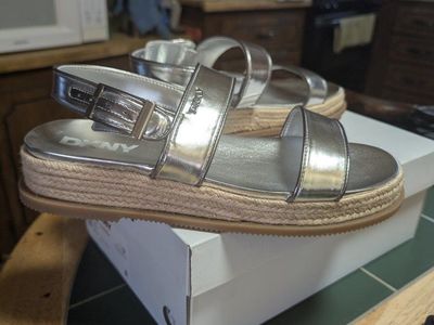 DKNY Bernae Silver Slingback Platform Espadrille Sandals Women's Size 10