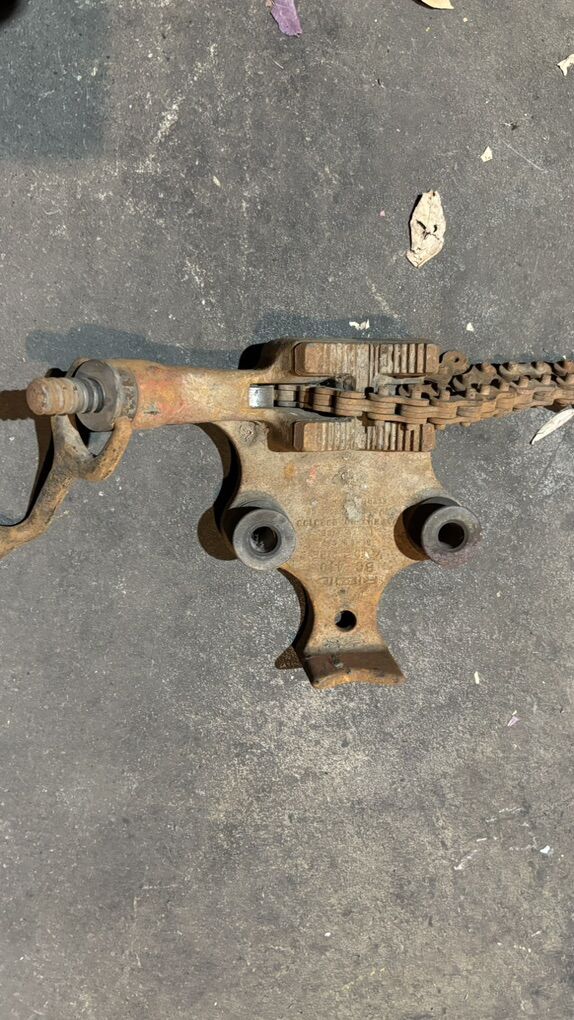 Rigid chain Pipe Vise