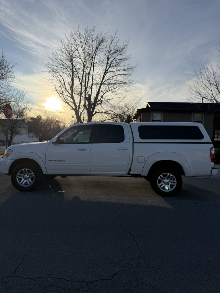 2005 TOYOTA TUNDRA Limited V8
