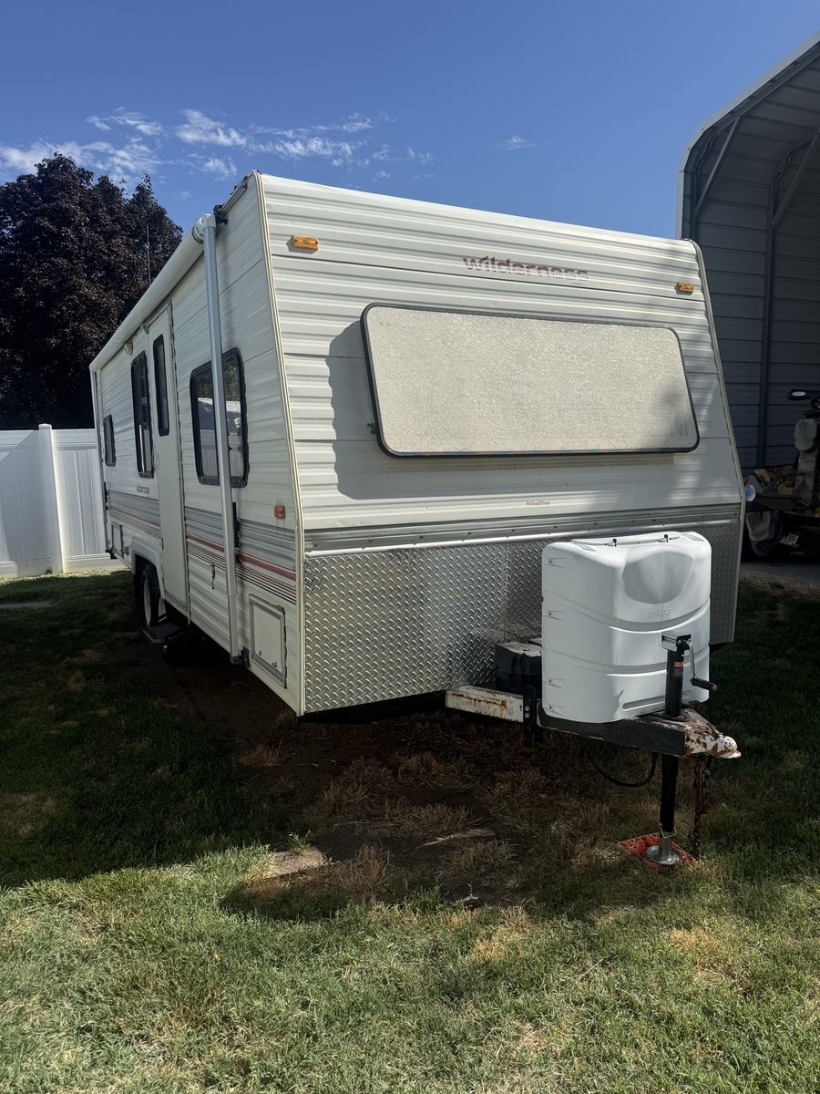 Wilderness Travel Trailer Camper 24 ft