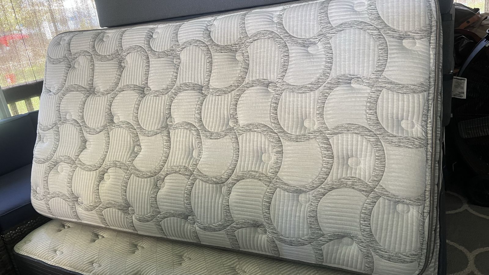 Excellent Condition Twin Mattress/Box Spring