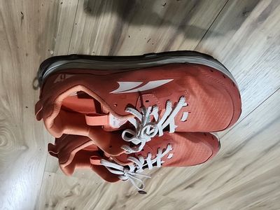 Altra Lone Peak 6 shoes, size 9.5