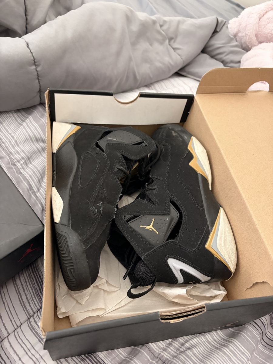 Jordan True Flight GS Black Metallic Gold Wolf Grey Size 5.5Y