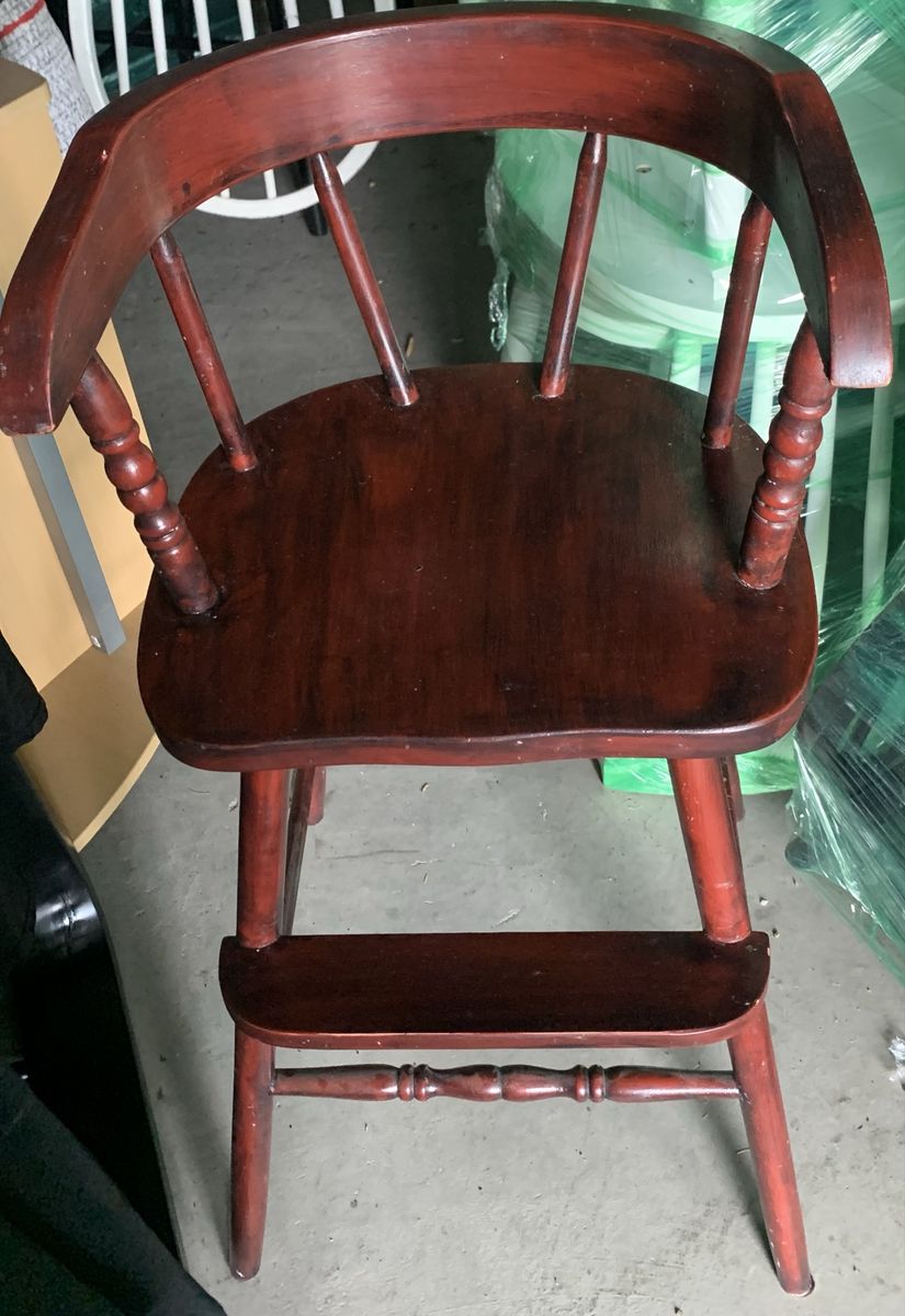 DARLING VINTAGE WOODEN HIGH CHAIR